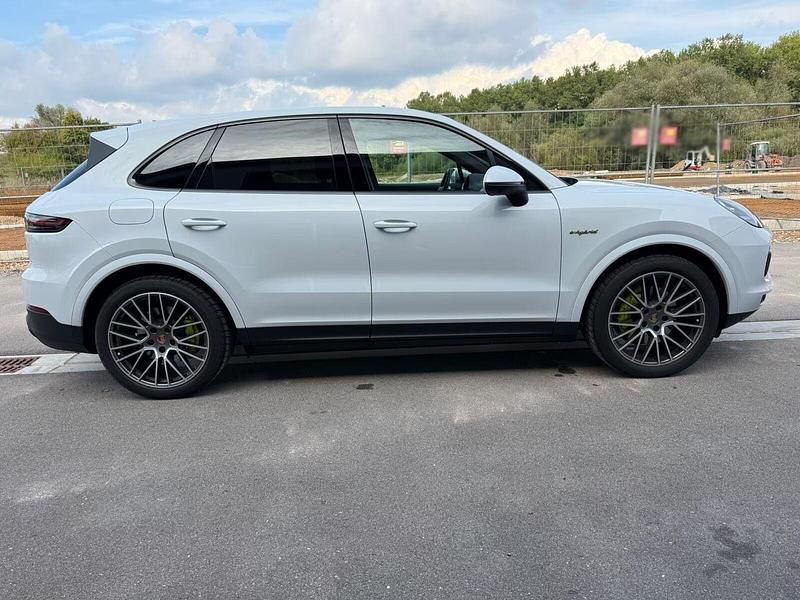 Usado Porsche Cayenne Platinum Edition 462 HP (339 kW) 2023 Branco SUV