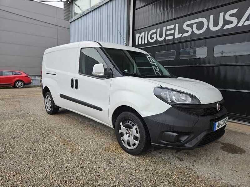 Branco Usado 2021 Fiat Doblò Monovolume | € 13.000 (Preço justo) - Imagem 1/4