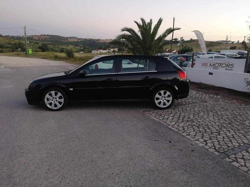 Usado Opel Signum 150 HP (110 kW) 2005 Preto Citadino