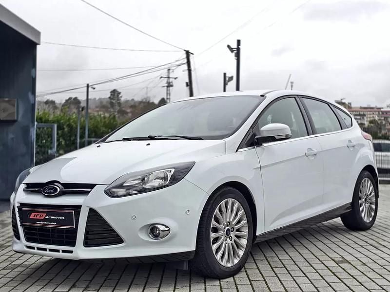 Usado Ford Focus Titanium 125 HP (91 kW) 2015 Branco Citadino