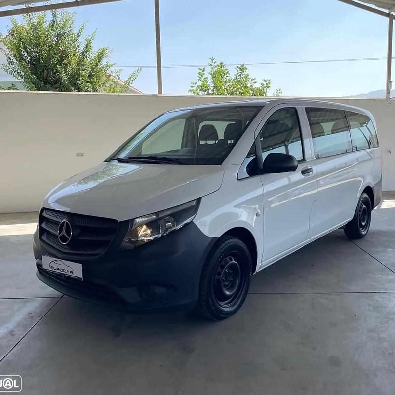 Branco Usado 2017 Mercedes Vito Monovolume | € 28.500 (Caro) - Imagem 1/4