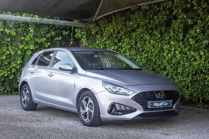 Usado Hyundai i30 Style 120 HP (88 kW) 2022 Cinza Citadino