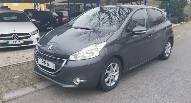 Cinzento Usado 2012 Peugeot 208 Citadino | € 10.500 (Caro) - Imagem 1/4