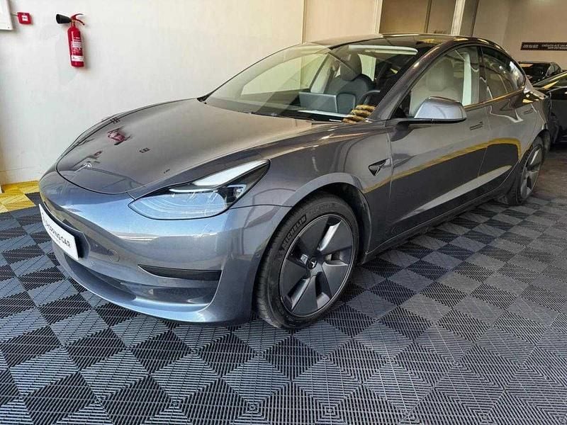 Cinzento Usado 2021 Tesla Model 3 Sedan | € 24.900 (Preço justo) - Imagem 1/4