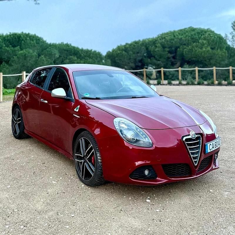 Usado Alfa Romeo Giulietta 235 HP (172 kW) 2012 Vermelho Citadino