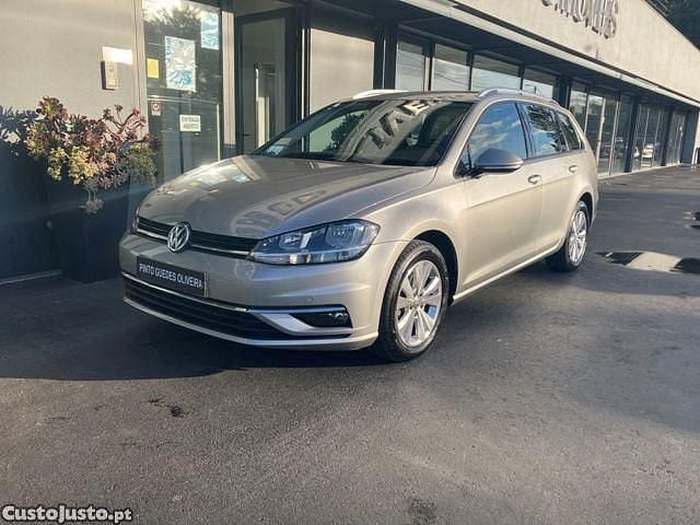 Branco Usado 2019 VW Golf Trendline Sedan | € 16.900 (Bom preço) - Imagem 1/1
