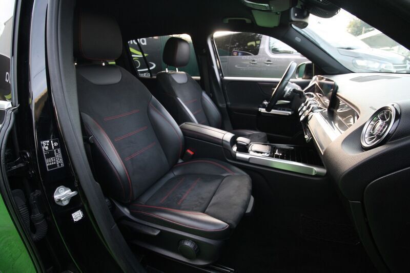 Preto Usado 2020 Mercedes GLB180 AMG line SUV | € 39.900 (Preço elevado) - Imagem 1/4