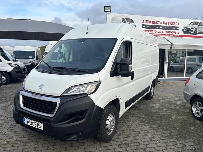 Branco Usado 2020 Peugeot Boxer Premium Van | € 16.950 (Preço justo) - Imagem 1/4