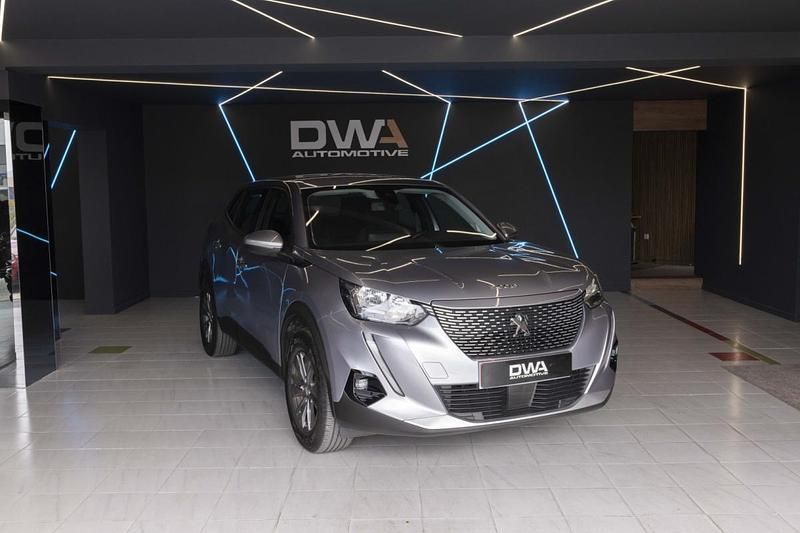 Cinzento Usado 2021 Peugeot e-2008 SUV | € 18.890 (Preço justo) - Imagem 1/4