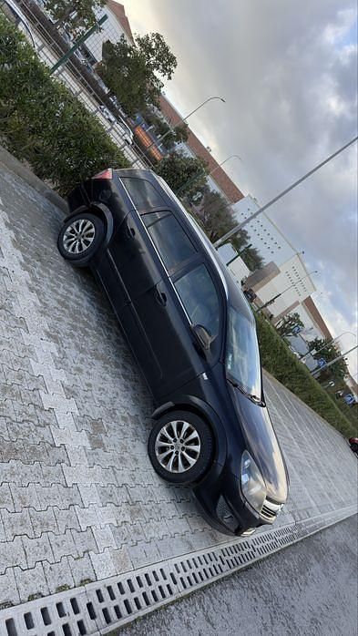 Usado Opel Astra 100 HP (73 kW) 2010 Sedan
