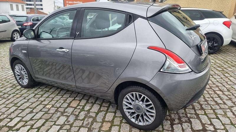 Usado Lancia Ypsilon S 69 HP (50 kW) 2012 Cinza Citadino