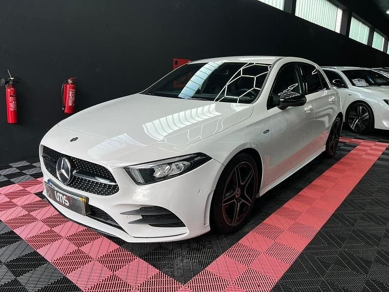 Usado Mercedes A180 AMG line 116 HP (85 kW) 2019 Branco