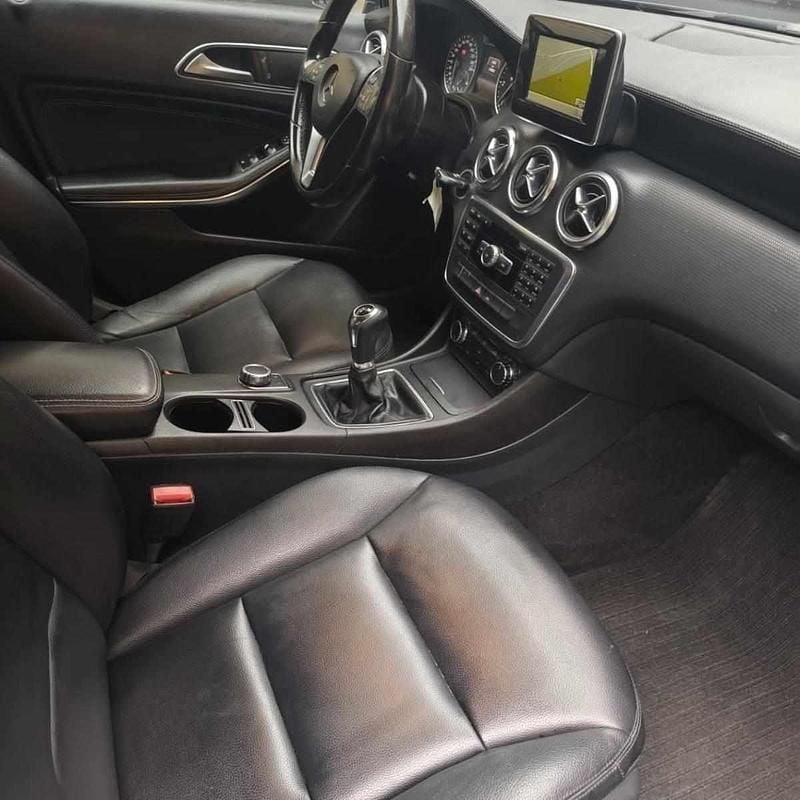 Usado Mercedes A180 109 HP (80 kW) 2014 Preto Citadino