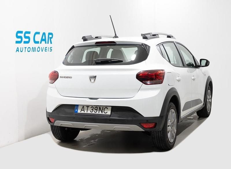 Usado Dacia Sandero Comfort 91 HP (66 kW) 2022 Branco SUV