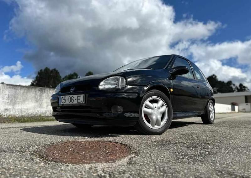 Usado Opel Corsa 109 HP (80 kW) 1994 Preto Citadino