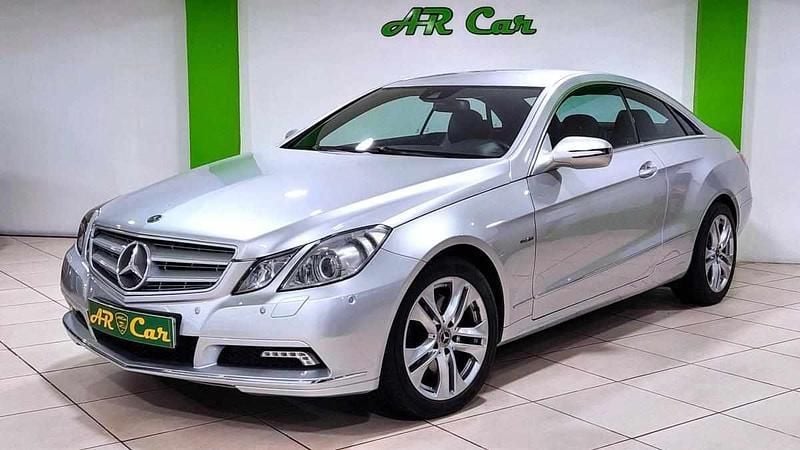 Cinzento Usado 2009 Mercedes E350 Coupé | € 12.850 - Imagem 1/4