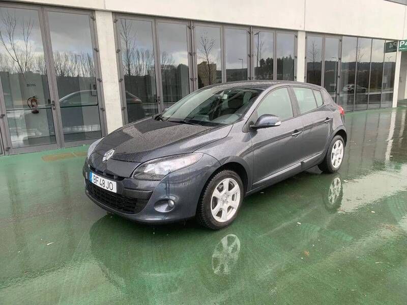 Cinza Usado 2014 Renault Mégane III Dynamique | € 9.250 (Bom preço) - Imagem 1/4