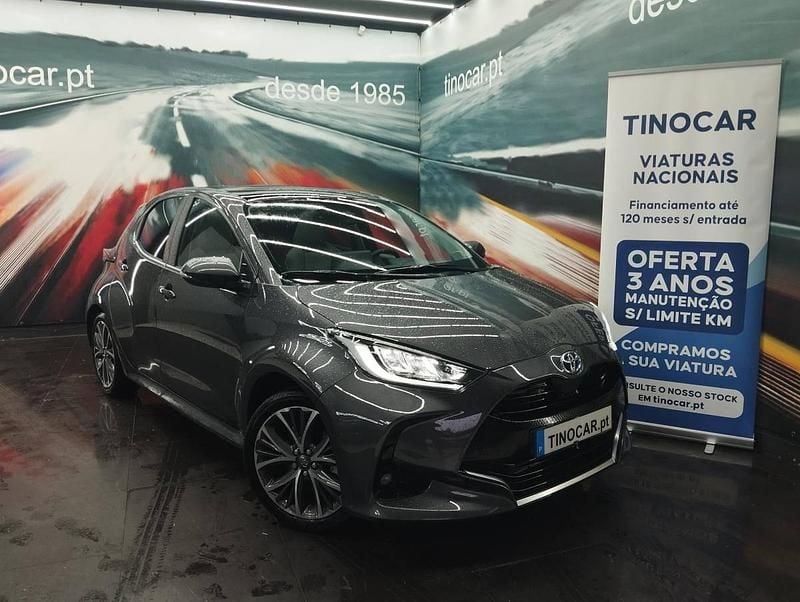 Usado Toyota Yaris Hybrid 115 HP (84 kW) 2022 Cinzento