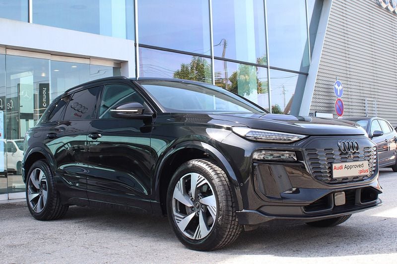 Preto Novo 2025 Audi Q6 e-tron SUV | € 71.500 - Imagem 1/4