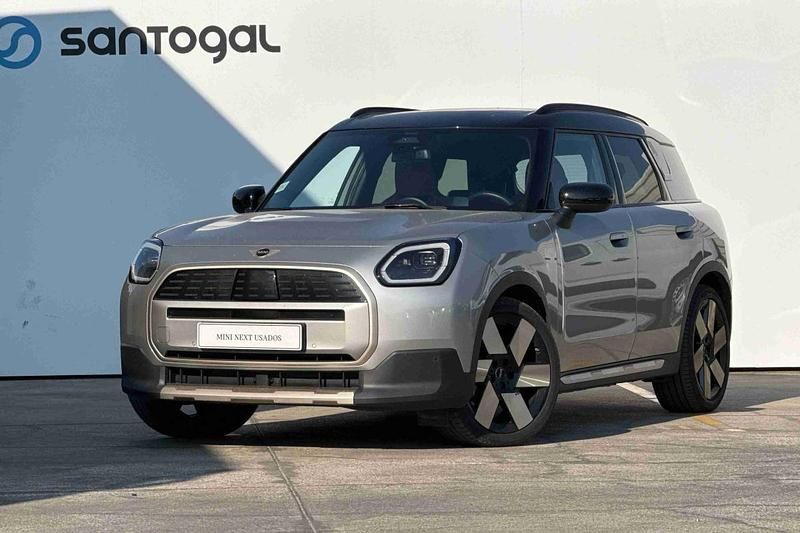 Cinzento Usado 2024 Mini Countryman Favoured SUV | € 42.900 - Imagem 1/4