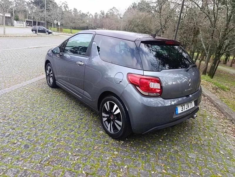 Usado Citroën DS3 So Chic 92 HP (67 kW) 2010 Cinza escuro Citadino