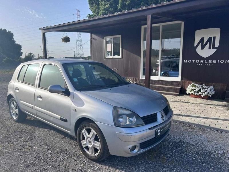 Cinzento Usado 2005 Renault Clio II Citadino | € 3.900 (Caro) - Imagem 1/4