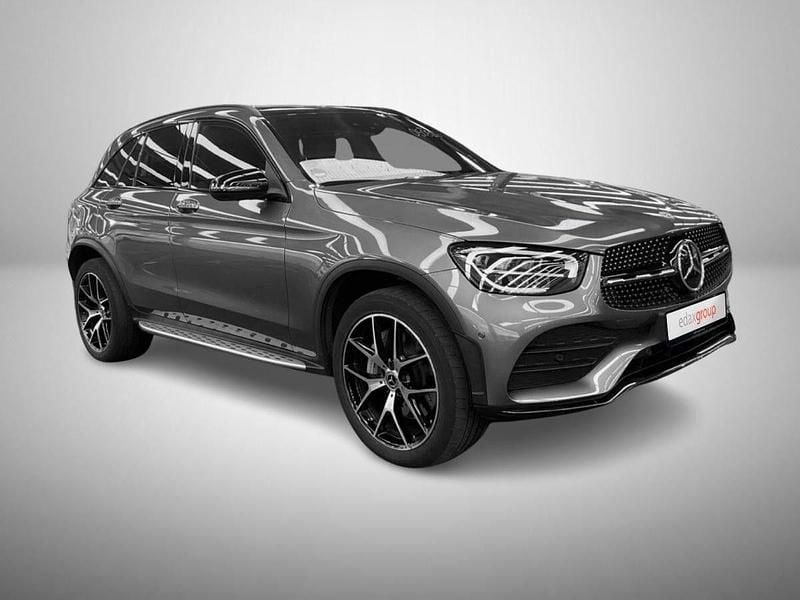 Cinza Usado 2022 Mercedes GLC300 AMG line SUV | € 43.990 (Preço justo) - Imagem 1/4