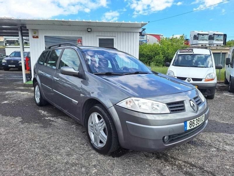 Cinzento Usado 2003 Renault Mégane II Carrinha | € 3.750 - Imagem 1/4