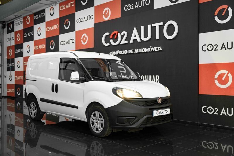 Branco Usado 2021 Fiat Doblò Monovolume | € 13.900 (Preço elevado) - Imagem 1/4