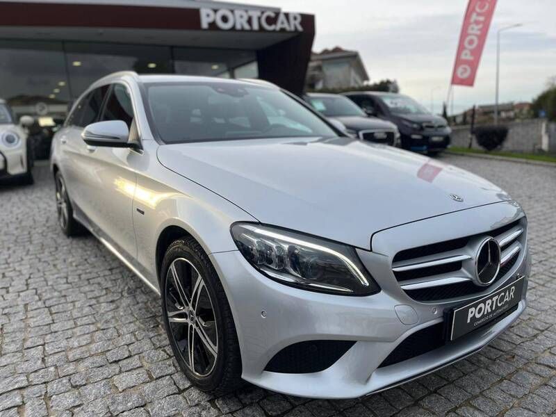 Cinza Usado 2019 Mercedes C300 Avantgarde Sedan | € 29.999 (Preço justo) - Imagem 1/4