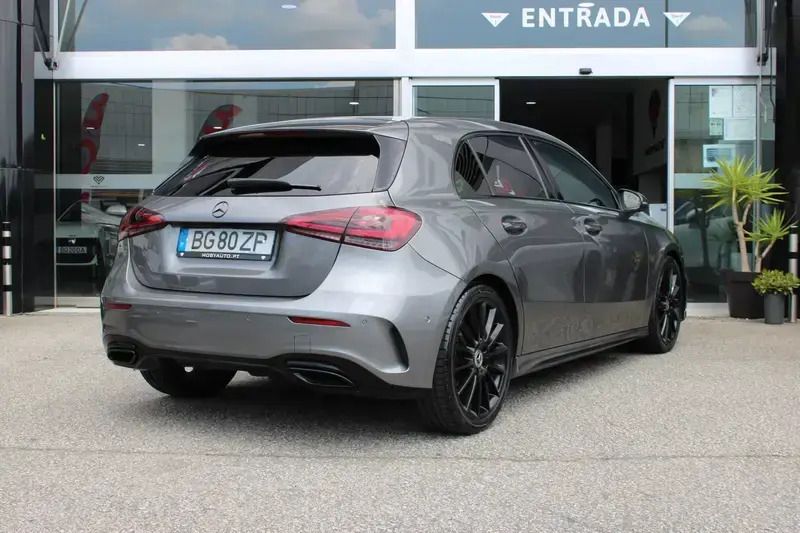 Usado Mercedes A180 AMG line 116 HP (85 kW) 2018 Cinza escuro