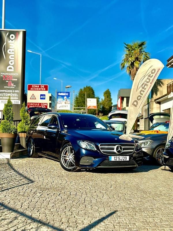 Azul Usado 2017 Mercedes E220 AMG Carrinha | € 24.995 - Imagem 1/4