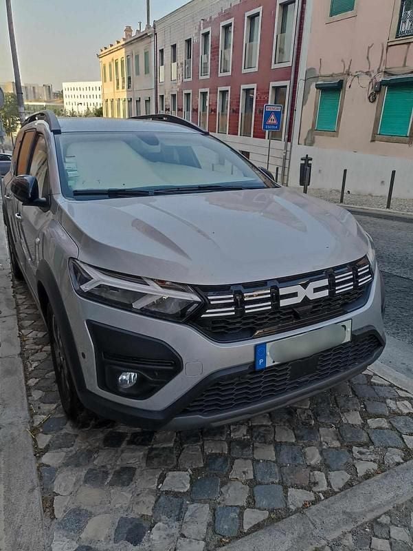 Cinzento Usado 2023 Dacia Jogger Monovolume | € 18.000 (Preço justo) - Imagem 1/4