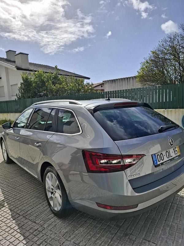 Usado Skoda Superb 120 HP (88 kW) 2015 Cinzento Citadino