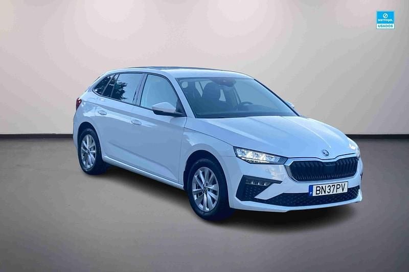 Branco Usado 2024 Skoda Scala Citadino | € 20.490 (Preço justo) - Imagem 1/4