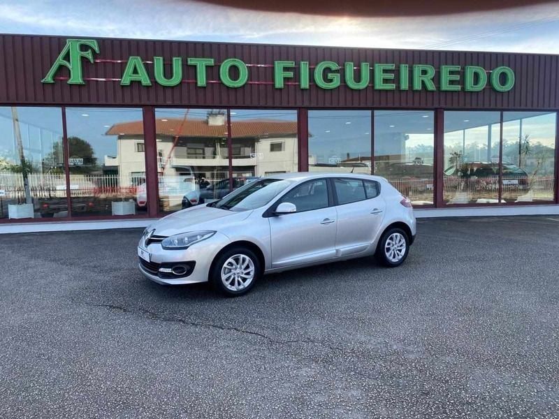 Cinzento Usado 2015 Renault Mégane III | € 11.950 (Preço justo) - Imagem 1/4