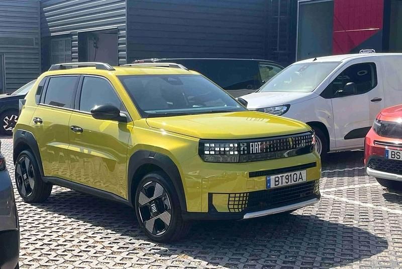 Amarelo Usado 2025 Fiat Grande Panda La Prima Citadino | € 25.450 - Imagem 1/4