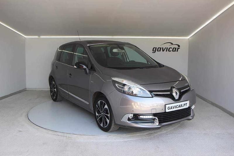 Cinzento Usado 2015 Renault Scénic III Monovolume | € 12.850 (Preço justo) - Imagem 1/4