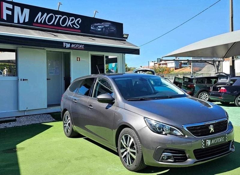 Cinzento Usado 2019 Peugeot 308 Active Carrinha | € 17.850 (Caro) - Imagem 1/4