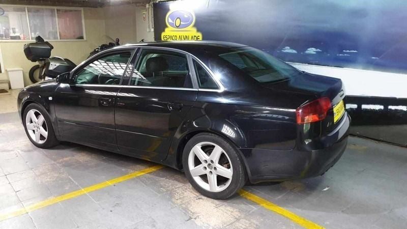Usado Audi A4 S-Line 140 HP (102 kW) 2005 Preto Sedan