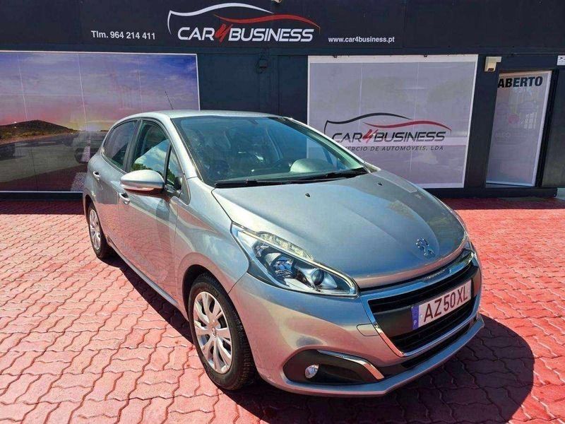 Cinzento Usado 2019 Peugeot 208 Active Citadino | € 11.490 (Preço justo) - Imagem 1/4