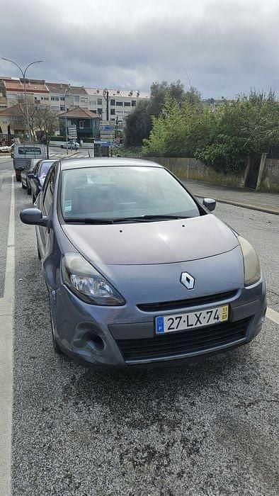 Usado Renault Clio II 90 HP (66 kW) 2011 Sedan