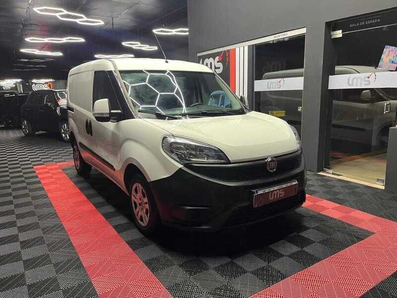 Branco Usado 2018 Fiat Doblò Easy Monovolume | € 8.950 (Preço justo) - Imagem 1/4