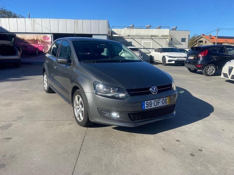 Cinza Usado 2013 VW Polo Citadino | € 7.500 (Preço justo) - Imagem 1/4