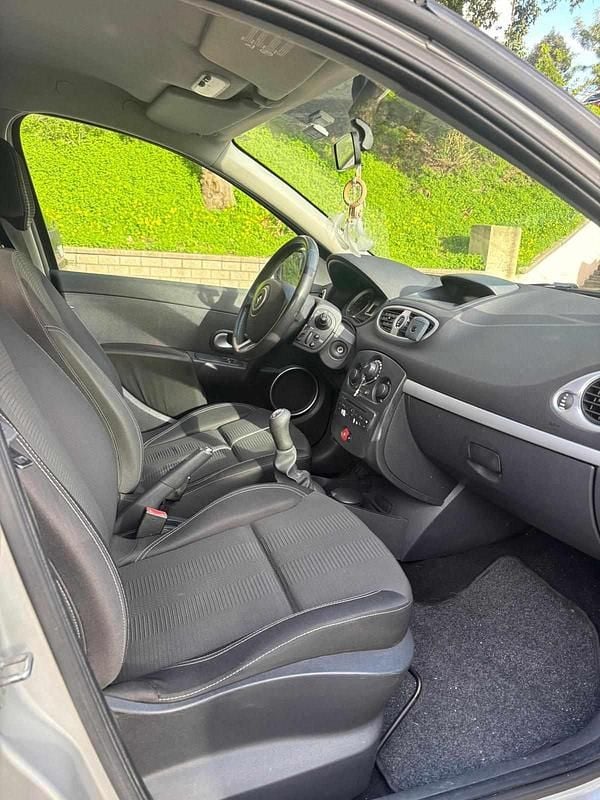 Usado Renault Clio II 75 HP (55 kW) 2009 Cinzento Citadino
