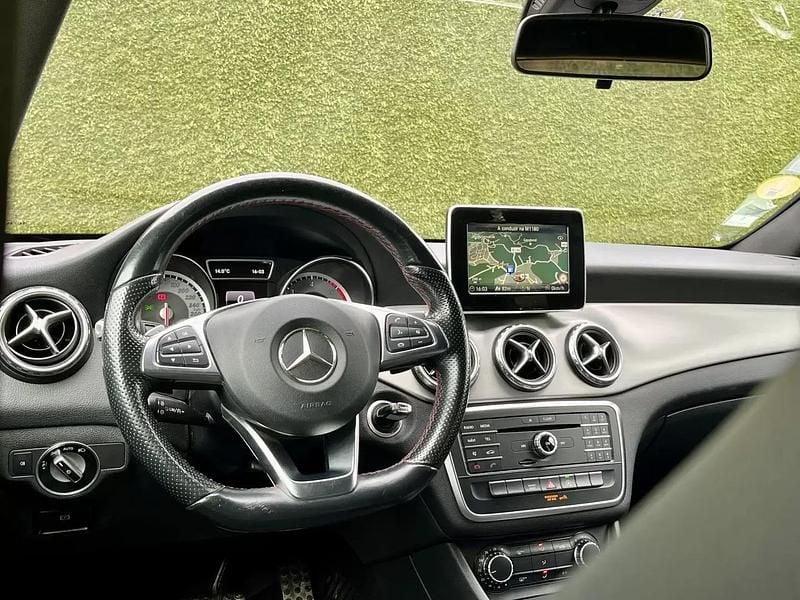 Usado Mercedes GLA180 AMG line 109 HP (80 kW) 2016 Preto SUV