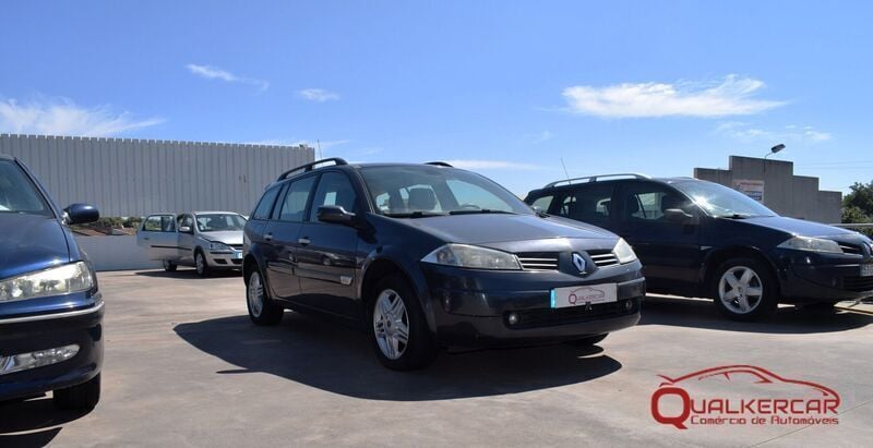 Cinza Usado 2004 Renault Mégane II Sedan | € 6.700 - Imagem 1/4