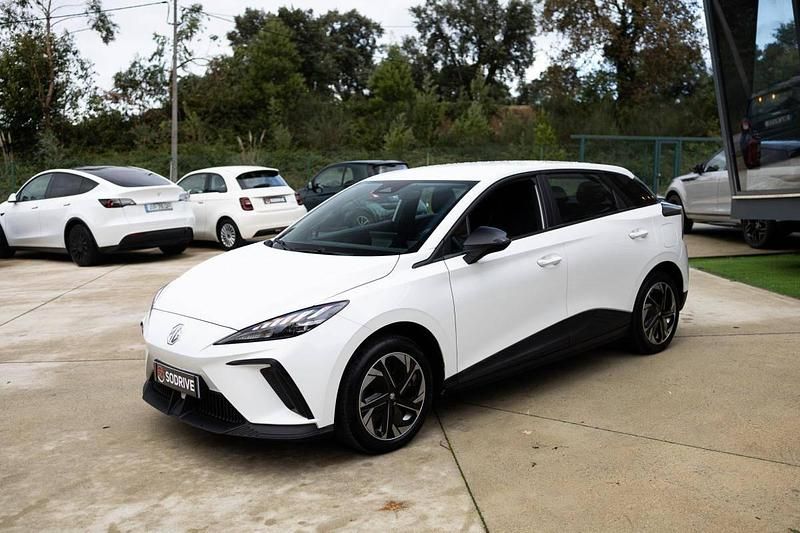 Usado MG MG4 EV 125 kW (170 HP) 2023 Branco Citadino