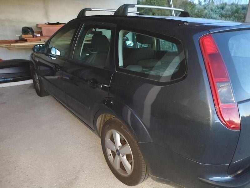 Usado 2005 Ford Focus Sedan | € 2.650 (Preço justo) - Imagem 1/4