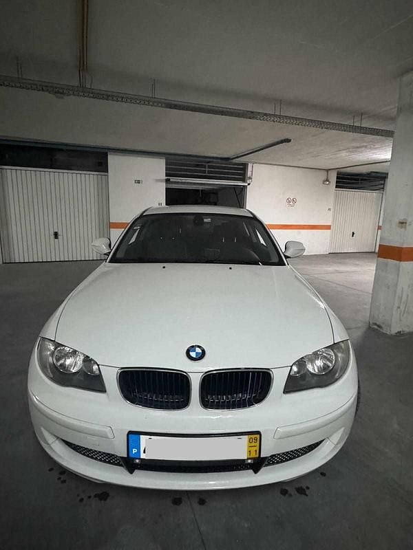 Branco Usado 2009 BMW 118 Citadino | € 8.000 (Preço justo) - Imagem 1/4
